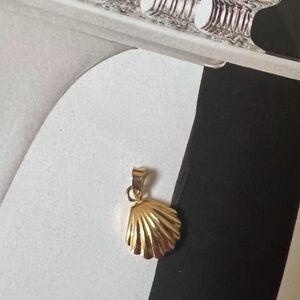 14K seashell pendant